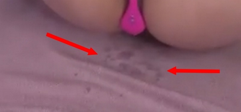 Quand elle se doigte, les draps sont trempés